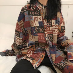Camisa vintage con diseño abstracto