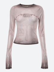 Top transparente con sigilo ciberpunk Y2K