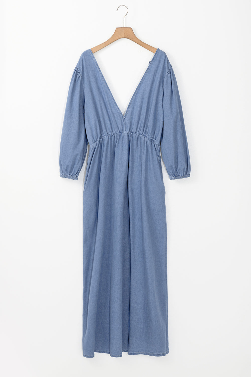 Vestido largo Myosotis Chambray con escote en V profundo y mangas con brazalete
